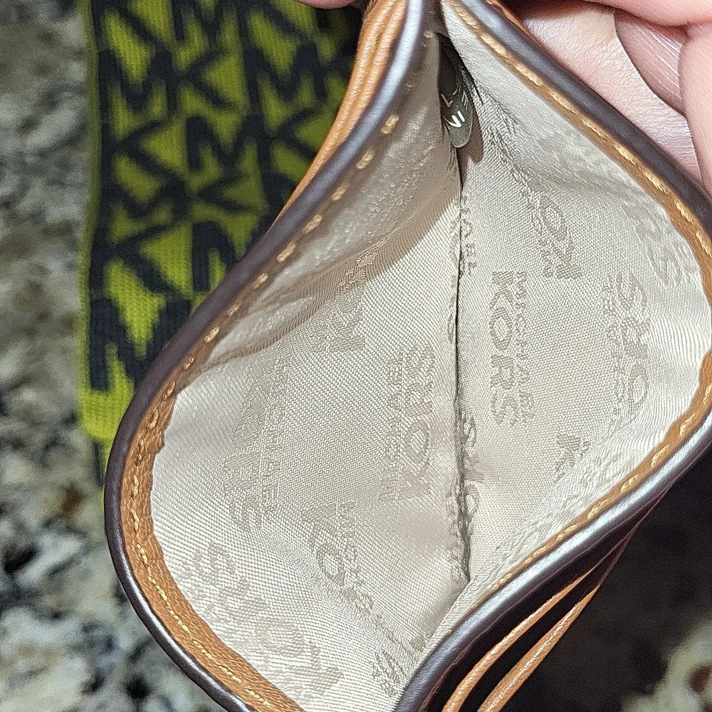 Michael KORS Cardholder and Scarf Bundle